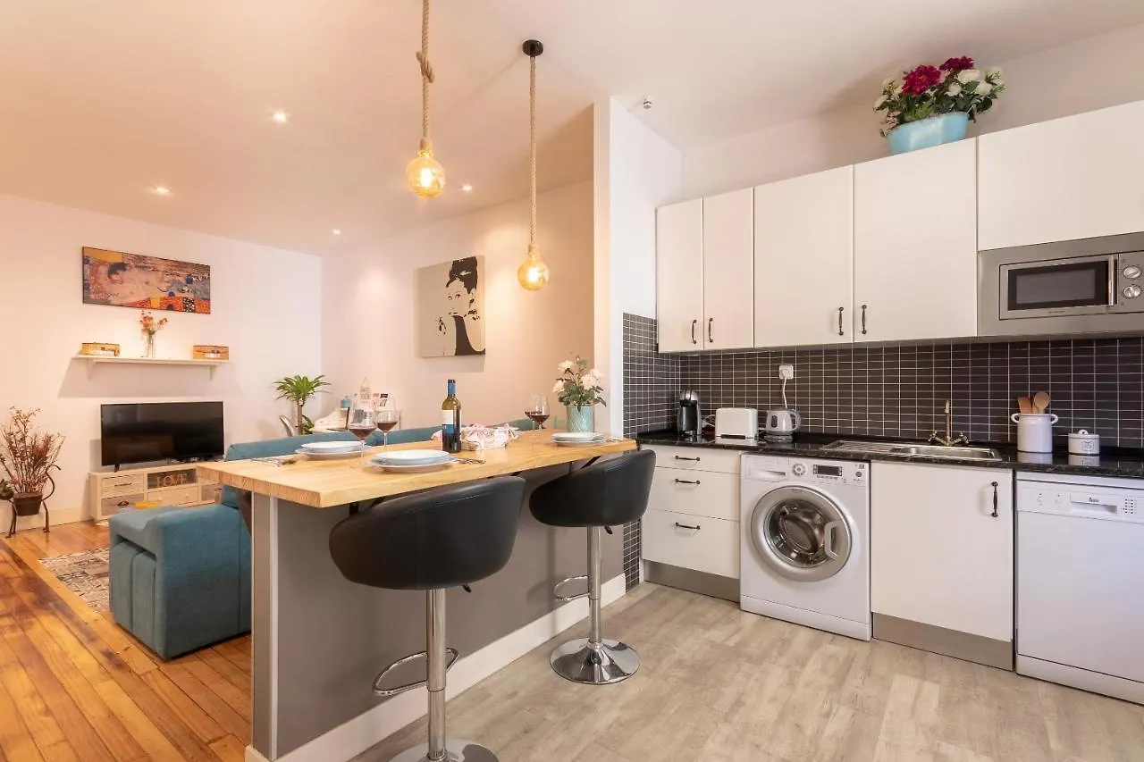 Apartment Between Old Town & Guggenheim!! Private Parking Bilbau